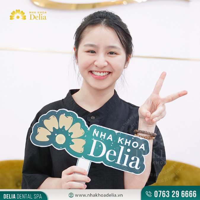 Em Kim Ngân cho biết niềng răng trong suốt khá phù hợp với trường hợp răng xô lệch mức độ nhẹ của em