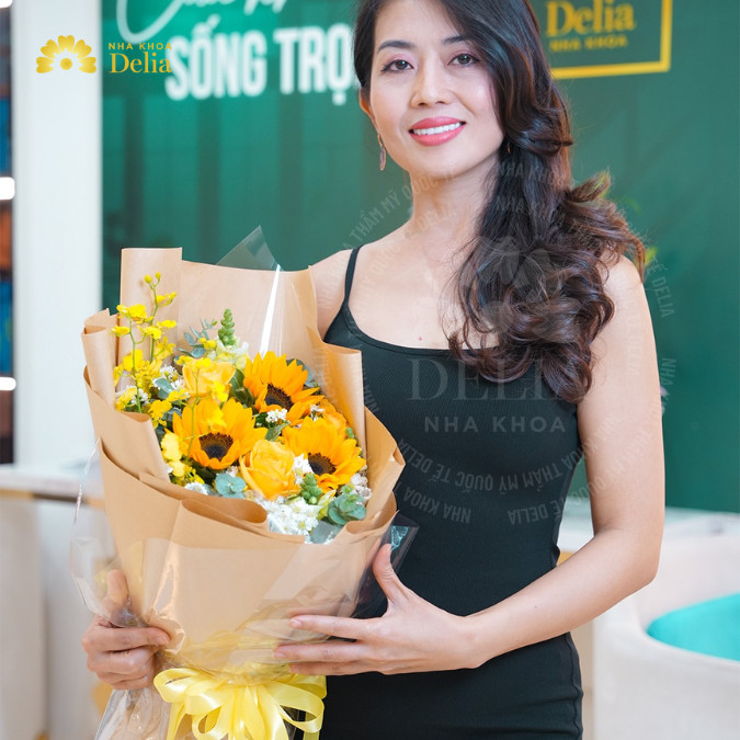 Quá trình niềng răng diễn ra suôn sẻ và tôi rất ấn tượng với sự quan tâm của các bác sĩ đến từng chi tiết nhỏ - Chị Uyên Linh