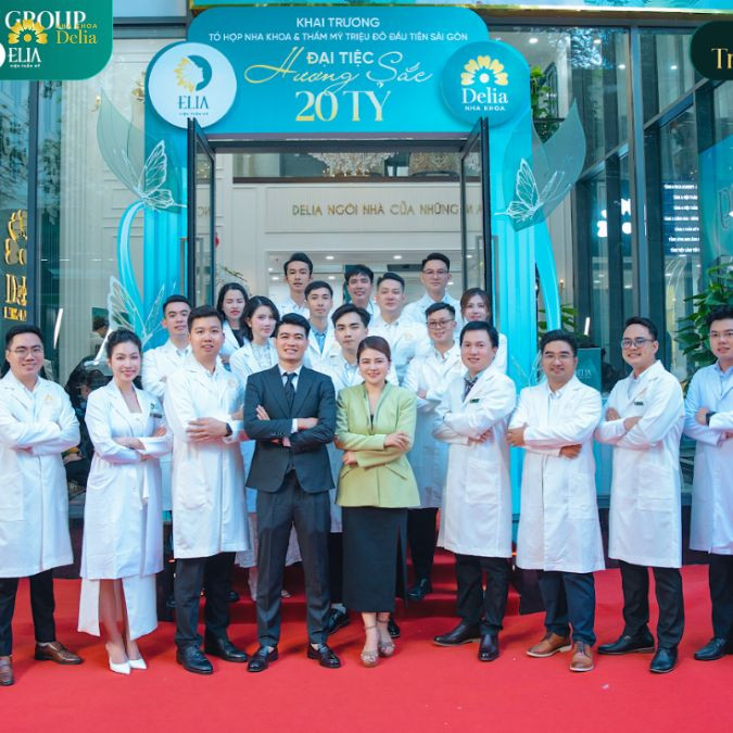 Đội ngũ chuyên gia bác sĩ hàng đầu trong ngành nha khoa và thẩm mỹ có mặt trực tiếp tại sự kiện để hỗ trợ thăm khám và tư vấn miễn phí