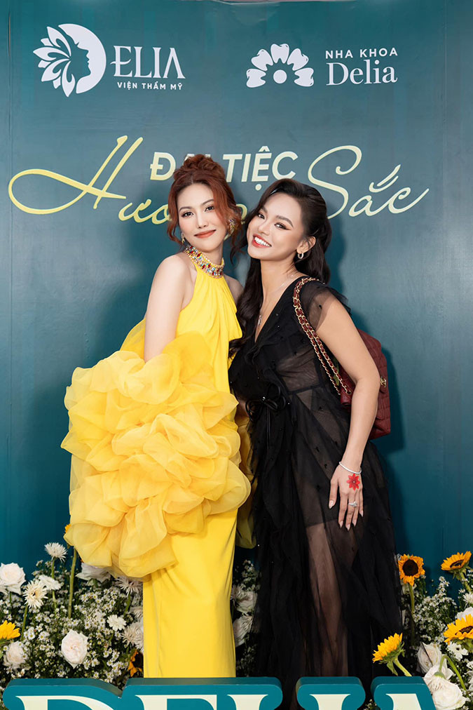 Á hậu Mai Ngô chụp ảnh cùng siêu mẫu Lan Khuê
