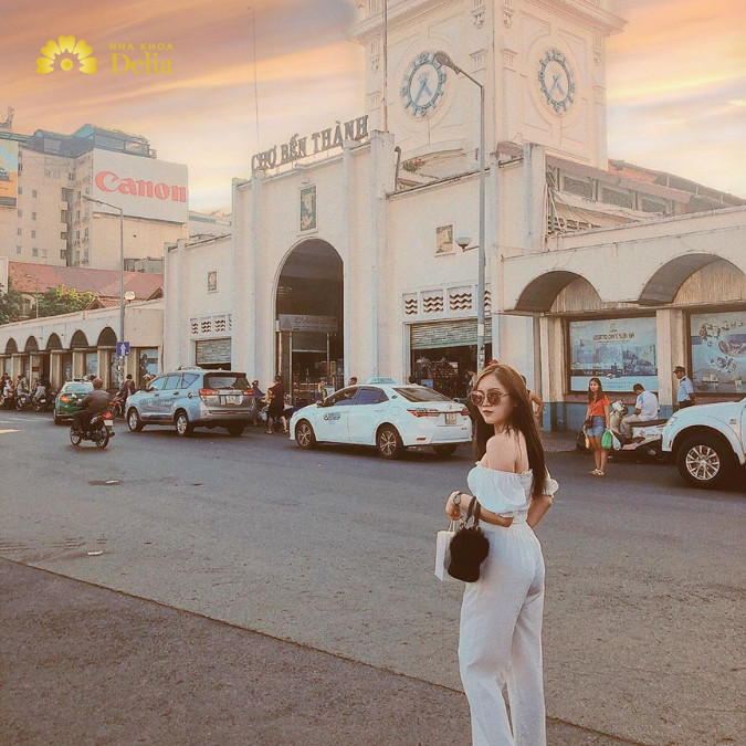 Chợ Bến Thành, biểu tượng của Sài Gòn, nằm ở trung tâm Quận 1 và là một trong những địa điểm thu hút rất nhiều du khách