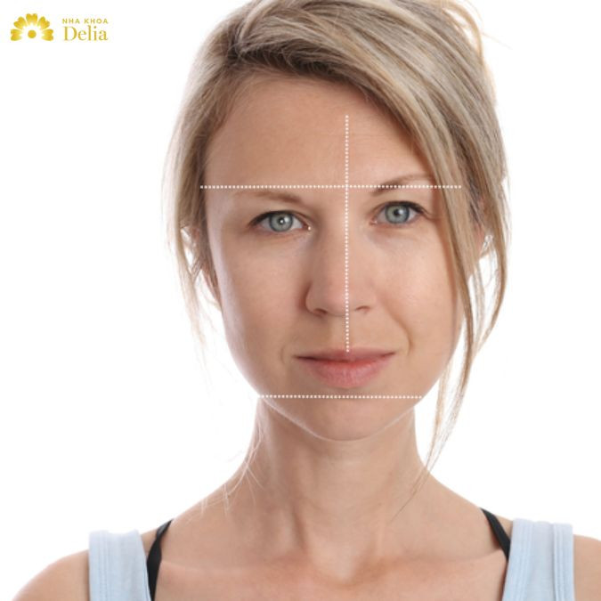 ở những góc chụp xiên từ trên xuống dưới, từ dưới lên trên hoặc góc chéo có thể khiến tỷ lệ các điểm trên khuôn mặt không đúng