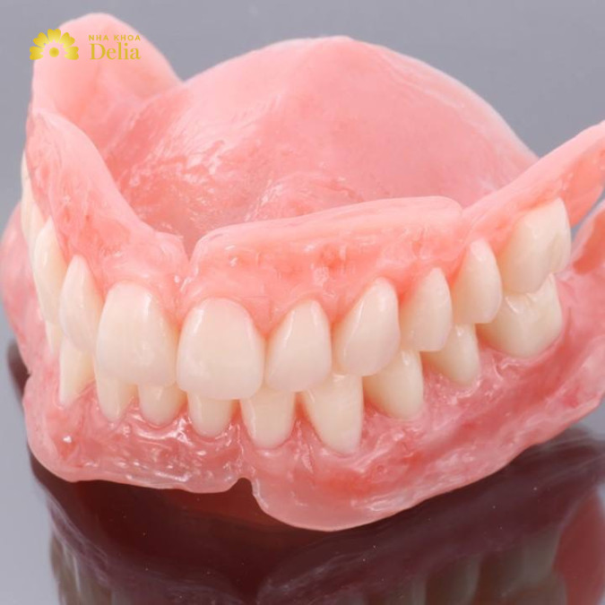 Hàm tháo lắp là một giải pháp nha khoa được thiết kế để thay thế một phần hoặc toàn bộ răng đã mất, sử dụng một khung nhựa hoặc kim loại gắn các răng giả.