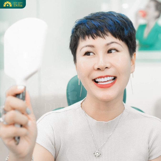Chị Lan cho biết, trước đây chị rất ngại cười vì sợ lộ những khoảng trống giữa răng, giờ đây chị đã tự tin hơn rất nhiều và không còn lo lắng về vấn đề hôi miệng nữa.
