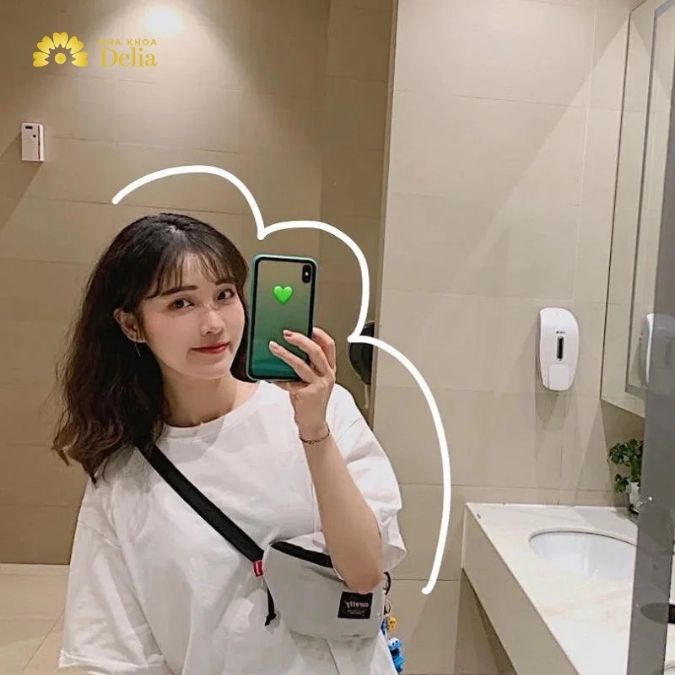 Cách tạo dáng chụp ảnh đặt tay lên gương