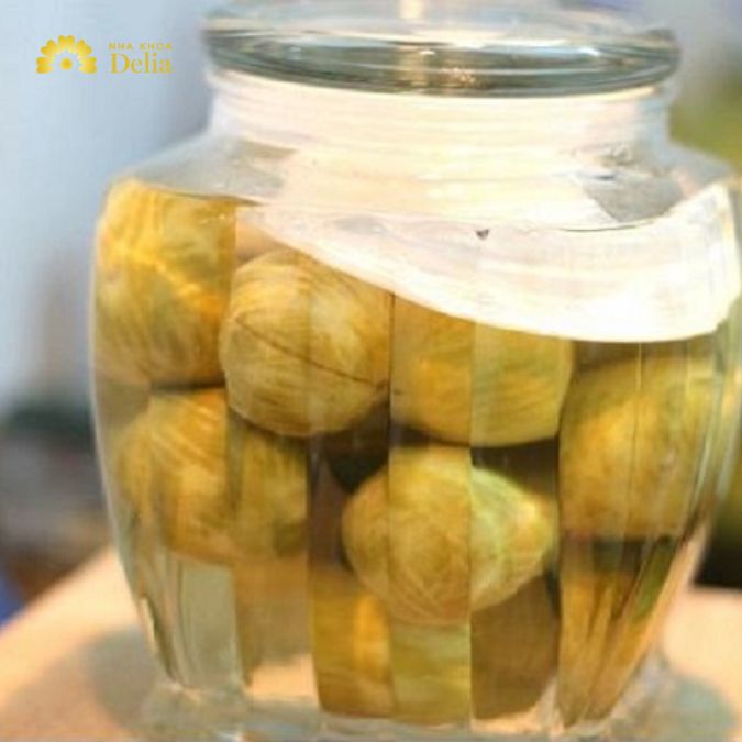 Để ngâm rượu cau chữa đau răng, bạn cần chuẩn bị từ 20 đến 25 quả cau tươi.