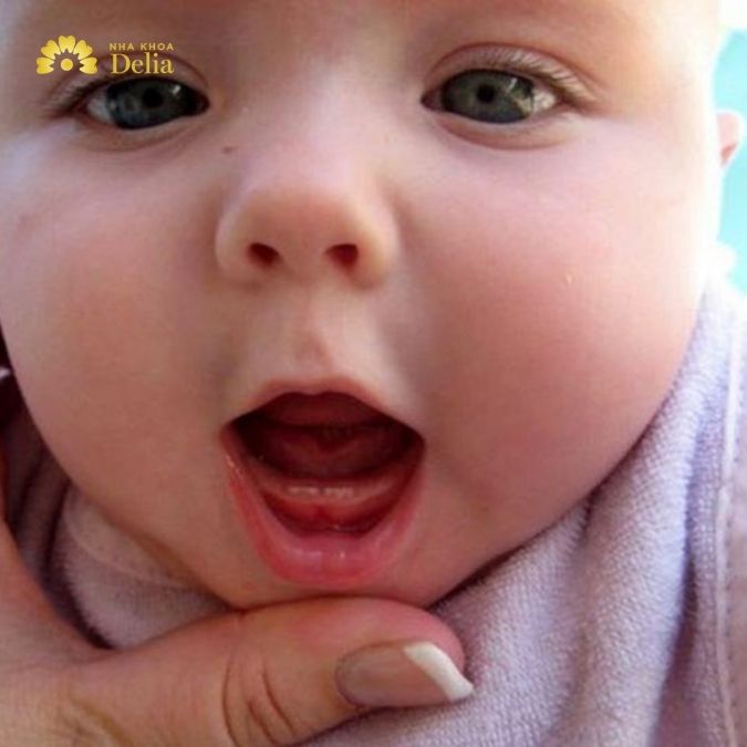Chăm sóc trẻ mọc răng đòi hỏi sự kiên nhẫn và thông cảm từ phía cha mẹ