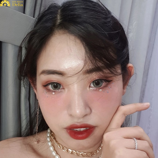 Trang điểm và thay đổi kiểu tóc