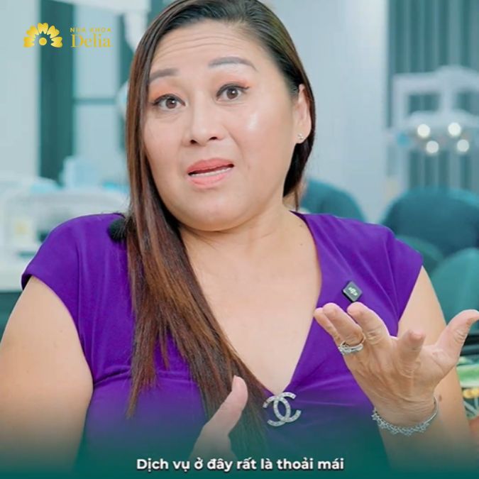 Chị Thảo hài lòng với hàm răng mới