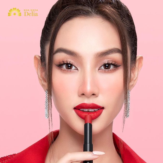 Da ngăm nên dùng son màu gì? Màu son đỏ thuần