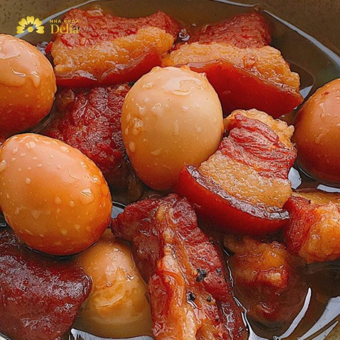 Thịt kho trứng là món ăn không thể thiếu trong mâm cỗ ngày Tết ở nhiều gia đình Việt
