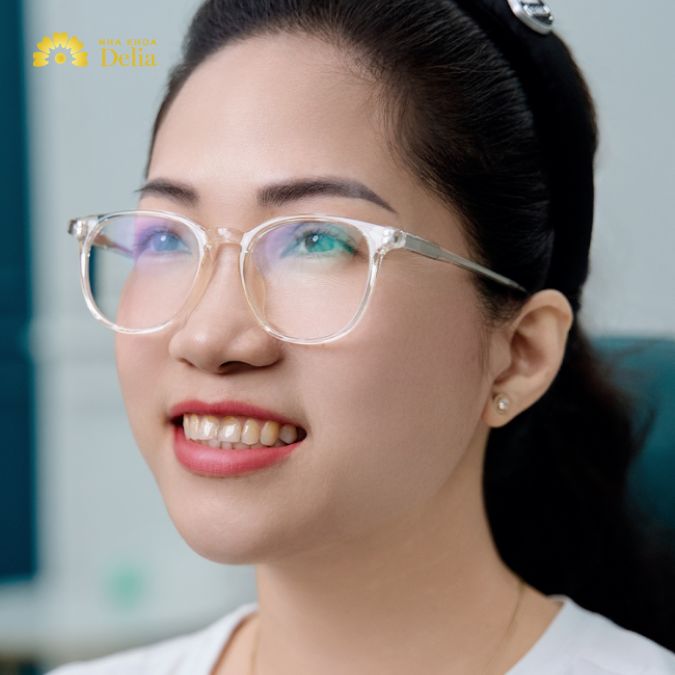 Tình trạng răng của chị Hương trước khi làm răng sứ