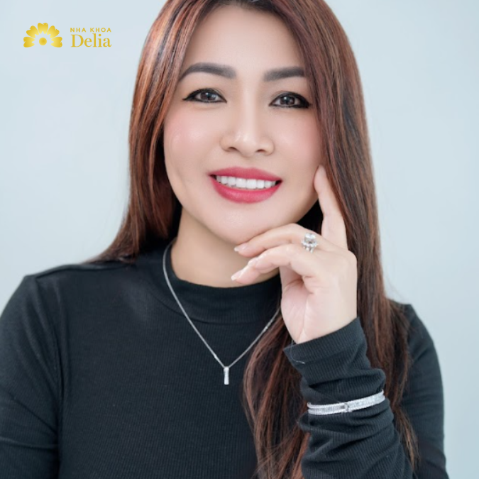 Chị Siphia Ngọc Lê bay nửa vòng trái đất về Việt Nam làm răng sứ