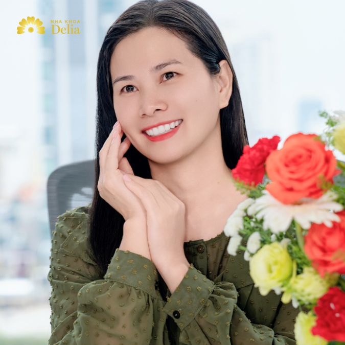 Sau khi hoàn thành quy trình bọc răng sứ, chị Huệ vô cùng hài lòng với kết quả đạt được
